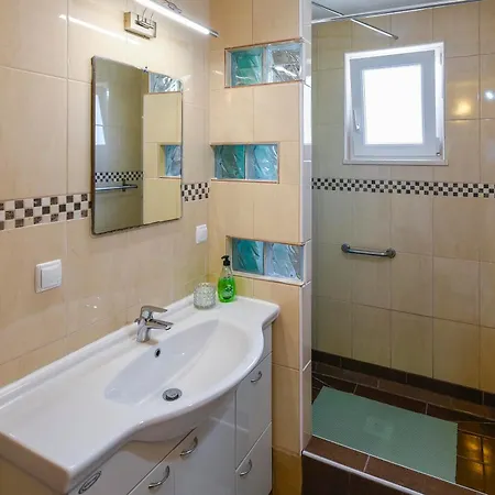 Vida With Garden: アパート *