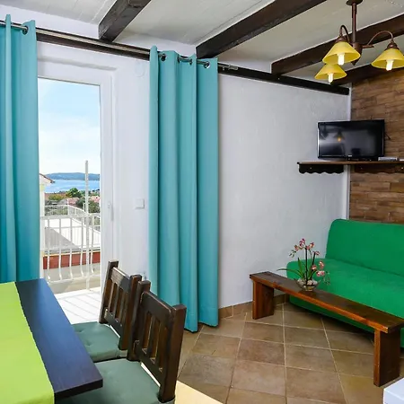 Vida With Garden: アパート オレビック