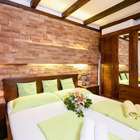 Vida With Garden: アパート