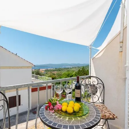 Vida With Garden: Apartment