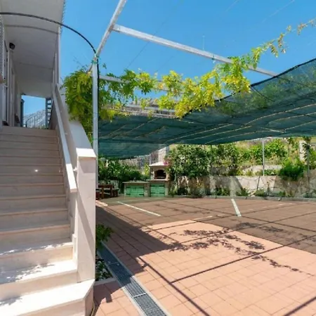 Vida With Garden: Apartment Orebić