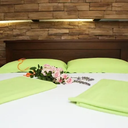 Vida With Garden: *