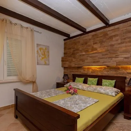 Vida With Garden: * Orebic