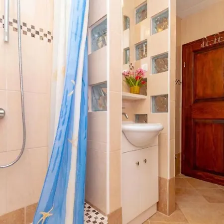 Apartment Vida With Garden: *