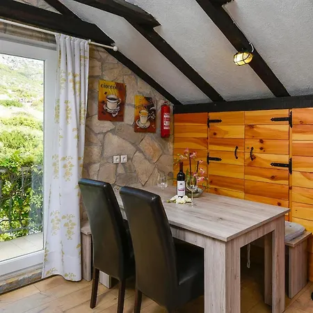 Vida With Garden: Apartment