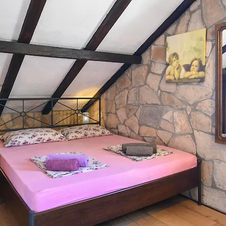 Apartment Vida With Garden: *