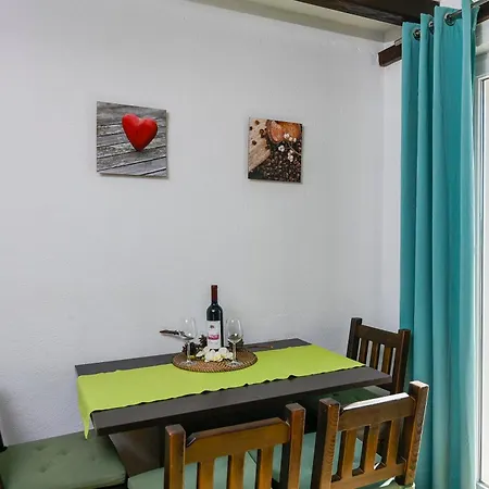 Apartment Vida With Garden: