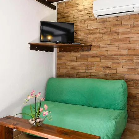 Vida With Garden: Apartment