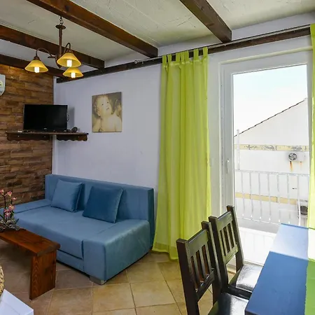 Apartment Vida With Garden: Orebić