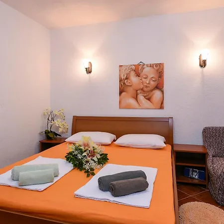 Vida With Garden: Apartment Orebic