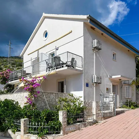 Vida With Garden: Apartment Orebić